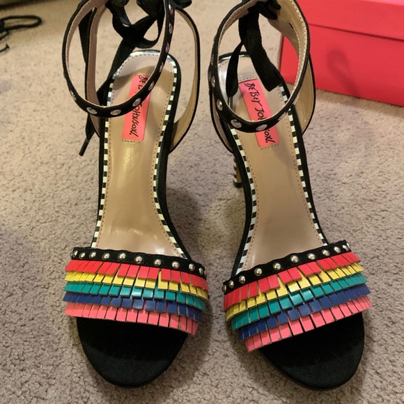 Betsey johnson tyna Clearance